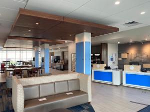 Holiday Inn Express & Suites - Madison West - Middleton, an IHG Hotel