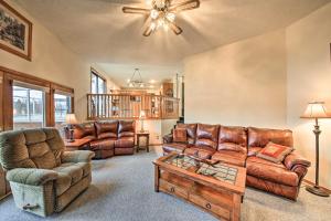 Grand Getaway with Hot Tub in Spokane Valley!