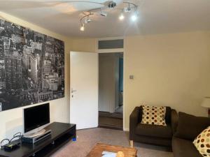 2 Bedroom Apartment with Patio - Ideal Location London Zone 1