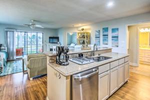 First-Floor Condo with Porch 2 Miles to Sunset Beach