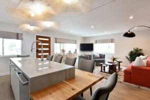Luxury Cardiff by-the-Sea Ocean View Parkhouse