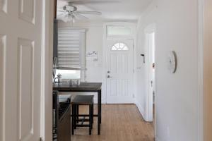 Updated Wicker Park 2BR with Courtyard by Zencity