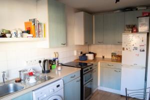 Characterful 1 Bedroom Flat Close to DLR