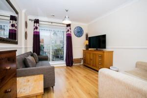 1 Bedroom Apartment on The Riverbank Near St Paul's