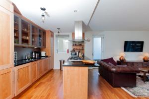 Holyrood Residence - Luxury Apartment with Parking