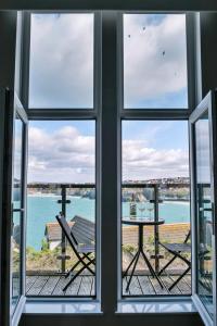 Tides - Luxury Sea Views Apartment