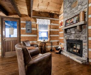 Our Blue Heaven - Secluded with a wood fireplace