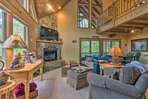 Spacious Maggie Valley Cabin with Hot Tub and MTN View