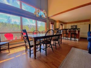 W8 Mount Washington Place Townhome, great slope views, fireplace, large deck, yard, and ping pong