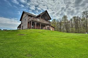 Secluded Somerset House with Mtn View and 4 and Acres!