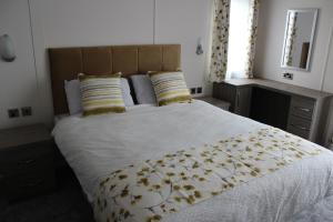 Luxurious Cabin Lodge 2 / 3 Bed, With Private Hot-Tub. Near York