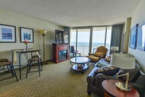Deluxe Ocean front One Bedroom suite in Sandy Beach Resort