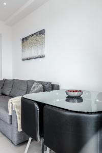 Deluxe 2 Bedroom St Albans Apartment - Free WiFi & Parking