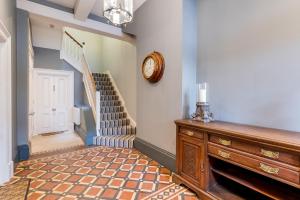 Pass the Keys Bright & Spacious 2 Bed Apt in Victorian Townhouse