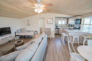 Cast a Waves - Great Beach Bungalow - Close to the Gulf