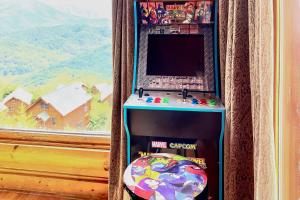 Million Mile View Cabin with Games and Mtn View