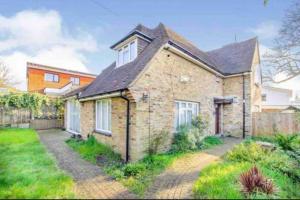 Lovely cottage in the heart of Shirley- Croydon