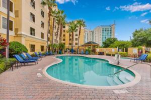 Near Disney - 1 BR with King Bed - Pool and Hot Tub!