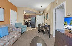 Near Disney - 1 BR with King Bed - Pool and Hot Tub!