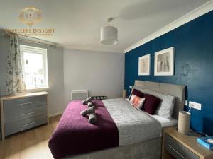 Grays - Dwellers Delight Luxury Stay Serviced Accommodation, 2 Bedroom Apartment, Upto 5 Guests , Free Parking & Wifi