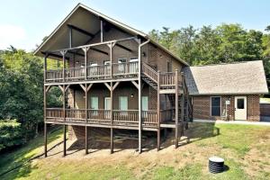 Pet-Friendly Retreat with Game Room and Mtn Views