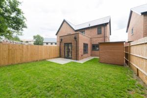 Greenfields's Hurley House - New modern 4 Bedroom House