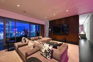 Ultimate Luxury Penthouse- Full View Strip at Palms Place