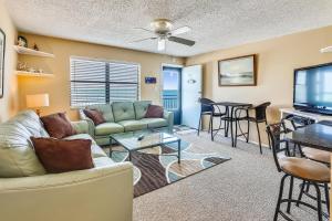 Sunset Chateau 312 Just remodeled, Perfect Sunset Beach location