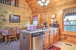 Cozy Sevierville Home 15 Mi to Pigeon Forge!