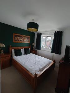 Lovely Rooms in a Quiet Place of Woking