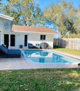 Pool Home for Large Groups close to Las Olas and FLL Airport