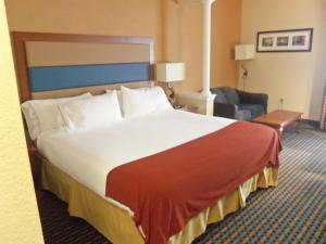 Holiday Inn Express Hotel & Suites Sanford, an IHG Hotel