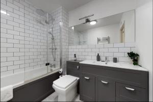 Modern 2 bedroom flat with patio in Turnpike Lane