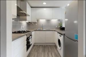 Modern 2 bedroom flat with patio in Turnpike Lane