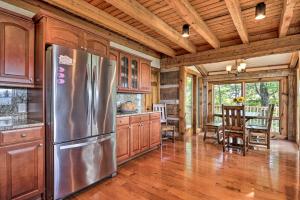 Upscale Gatlinburg Cabin with Hot Tub and Views!