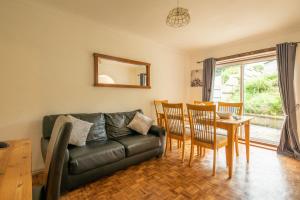 Contractor, Family and Pet Friendly Bargain, 4 Bed Detached House, Nelson, Lancs Sleeps 1 to 8 Guests