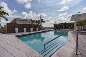 Palm Place: Heart of Miami W/Parking, Pool and Gym