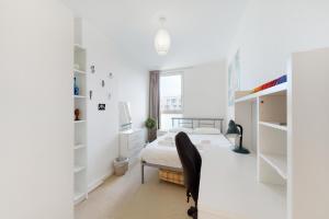 Lovely 2 bedroom flat with balcony in Stratford