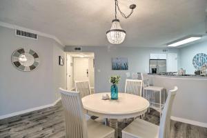St Pete Condo with Patio and Pool about 2 Mi to Beach