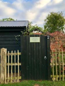 Melford Allotment Shed Suffolk self catering Acc.