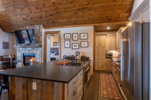 Green Valley in Eagles Nest - Stunning long range views, outdoor kitchen