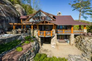 The Rock at Eagles Nest - NEW LISTING! Spectacular views, hot tub, outdoor living!