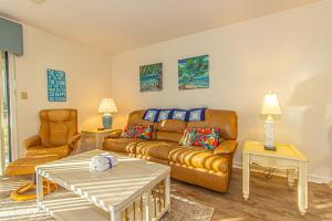 2 Bed 2 Bath Ground Level Golf Colony at Plantation 33I Only 2 Miles To The Beach