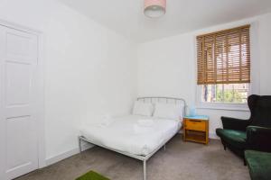 Spacious 3 Bedroom Apartment in South East London