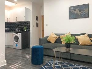 !! Brand New Flat with FREE PARKING! 15min to city & Christie NHS by Miasto Property Services