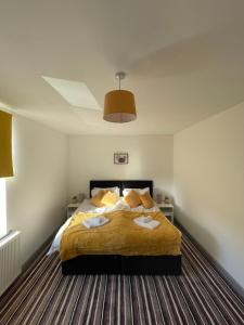 Modern 3 bed home, Sleeps 6, Free Netflix and WIFI