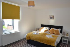 Modern 3 bed home, Sleeps 6, Free Netflix and WIFI