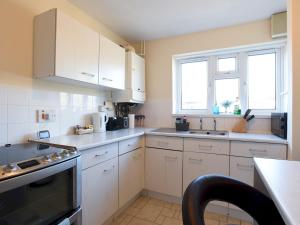 Pass The Keys Minutes from Dockyard Homely 2bed apt sleep 6