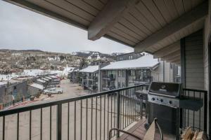 New Listing! Updated 3 BR, 2 BA Condo, Stunning Mountain Views!