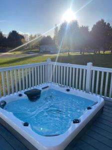 Roseberry Lodge with Hot Tub